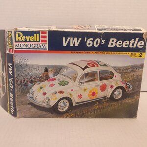 1998 REVELL 1.25 Scale Model 60s Flower Power VW Beetle Unassembled